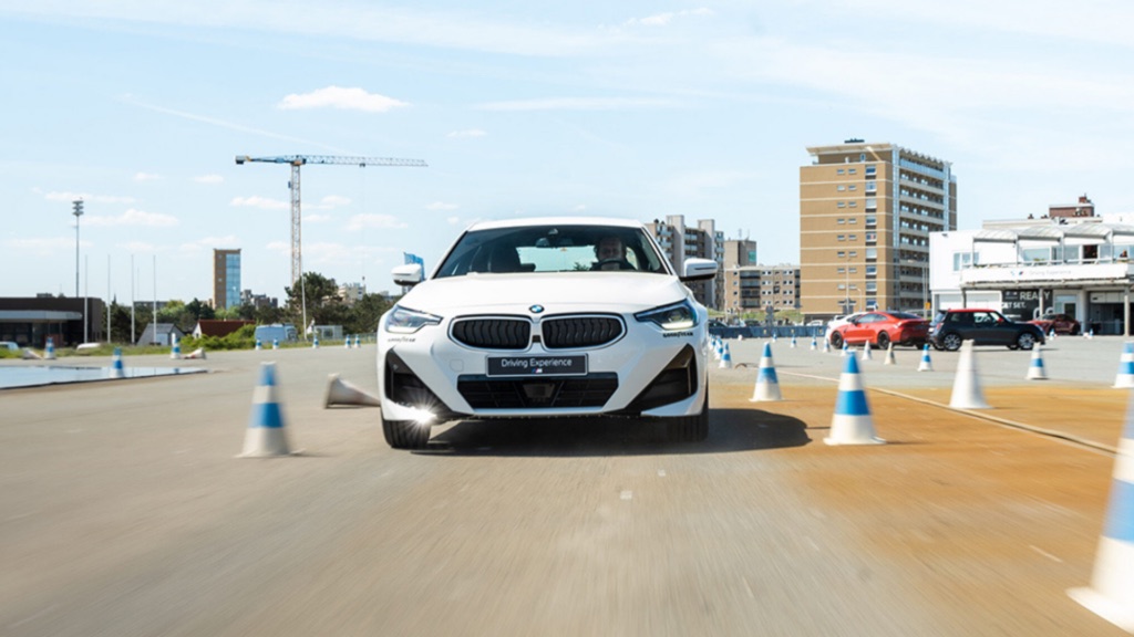 White BMW braking between cones on the track - BMW Driving Experience