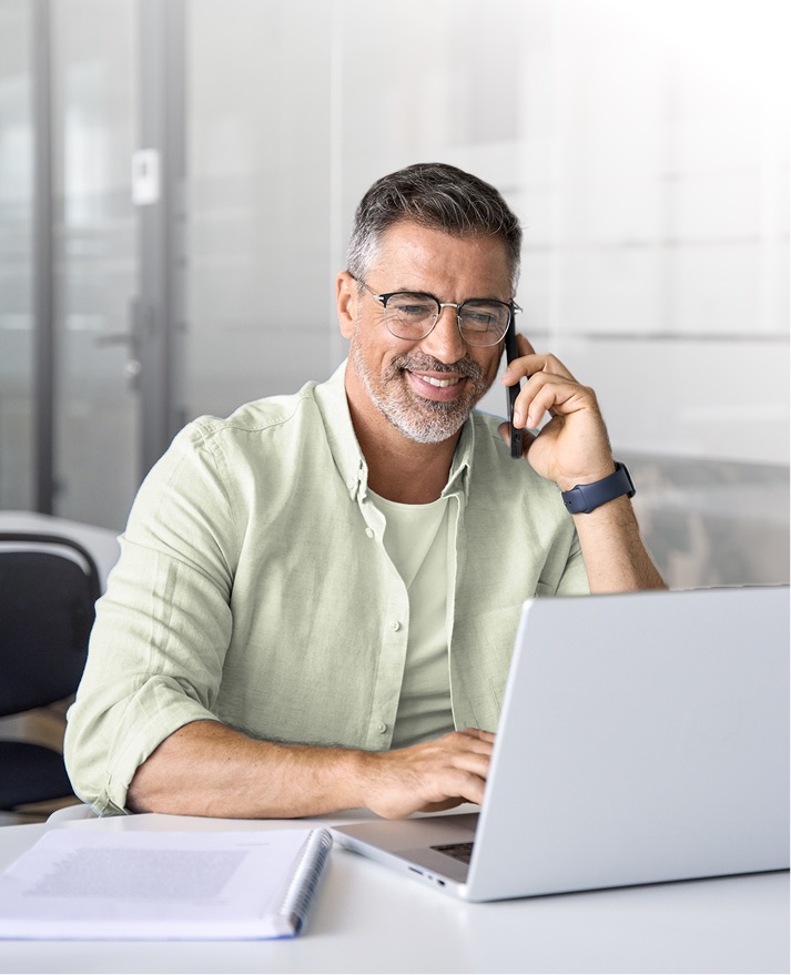 Two professionals collaborating - 5G Fixed Wireless Access for new locations
